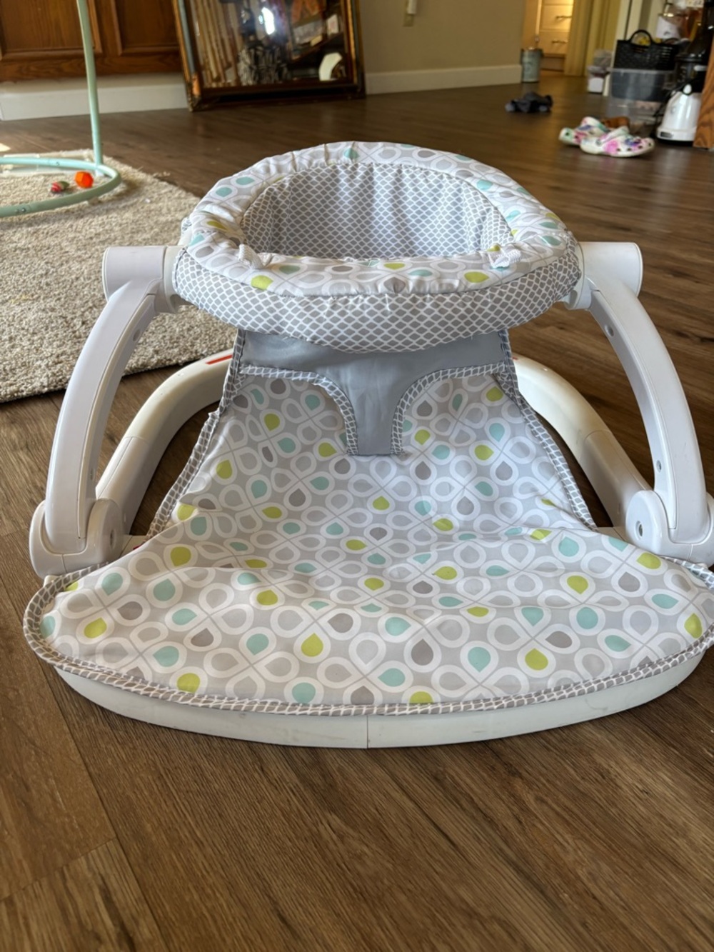 Neutral Geometric Baby Seat